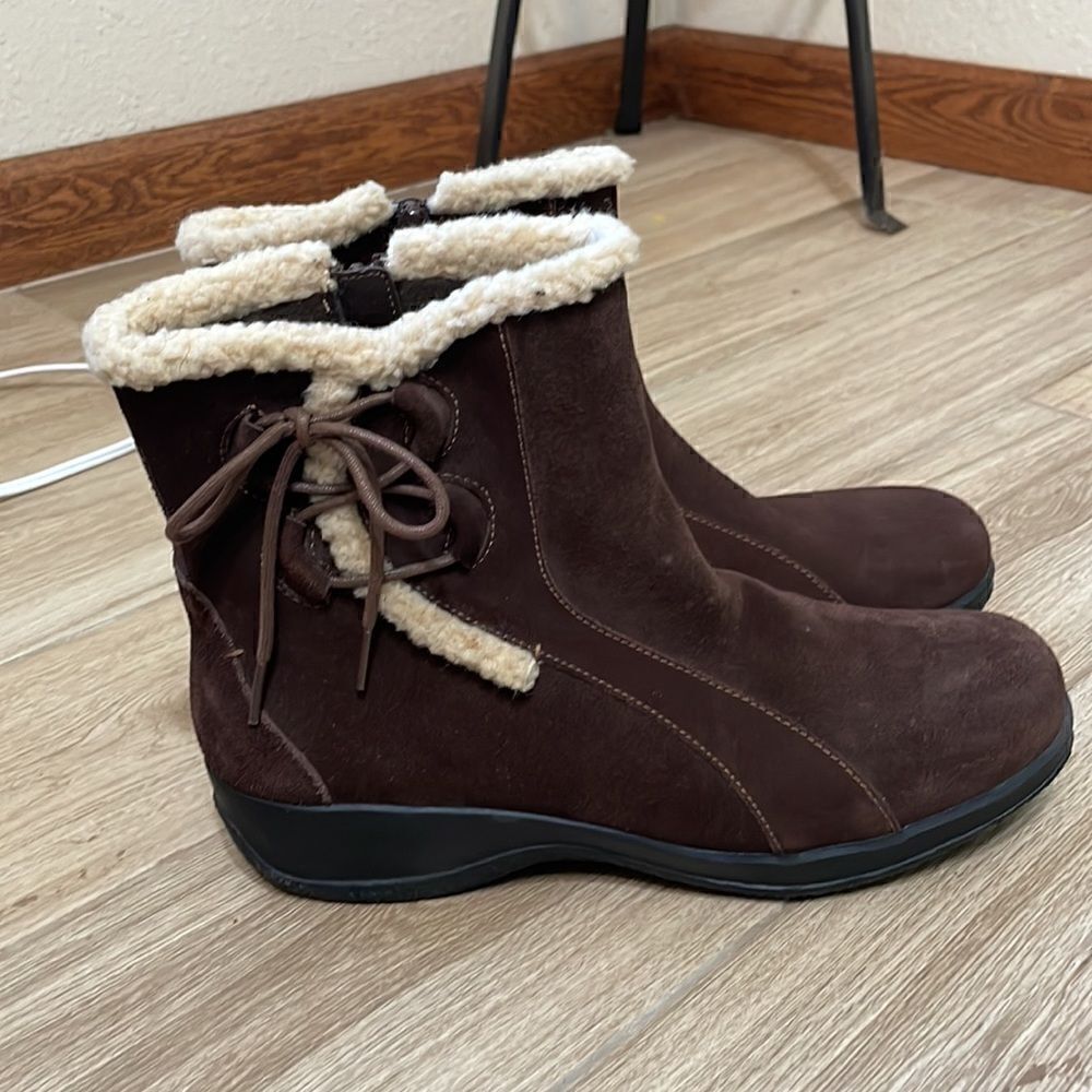 CLARKS BENDABLES brown leather boots - Picture 2 of 9